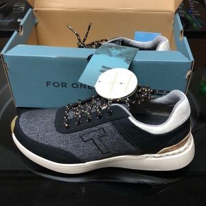 Toms tennis shoes